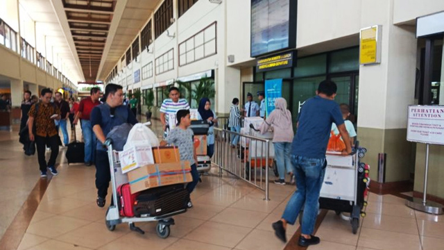 Antrean Penumpang Bandara Juanda Surabaya - (surabaya.kompas.com)
